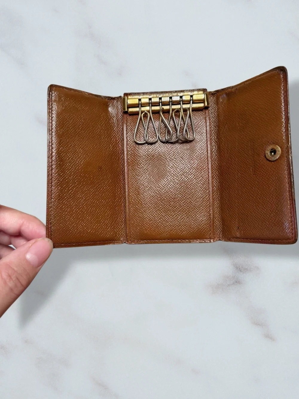 Customized Authentic Vintage LV keyholder 🍒